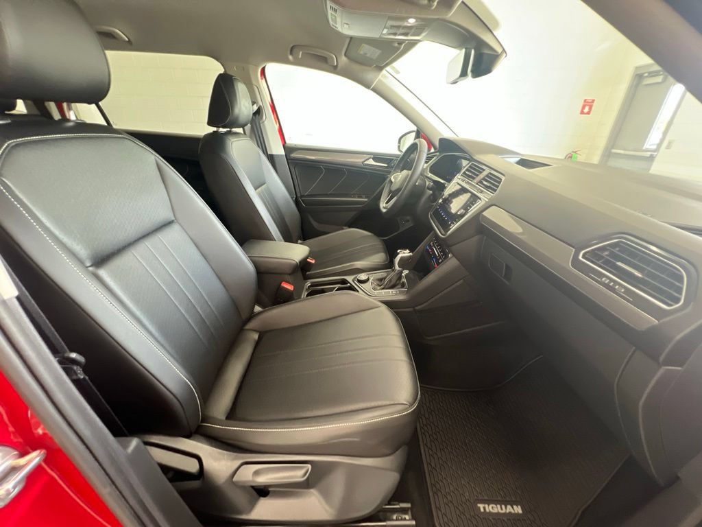Certified 2024 Volkswagen Tiguan SE AWD/4WD image 36