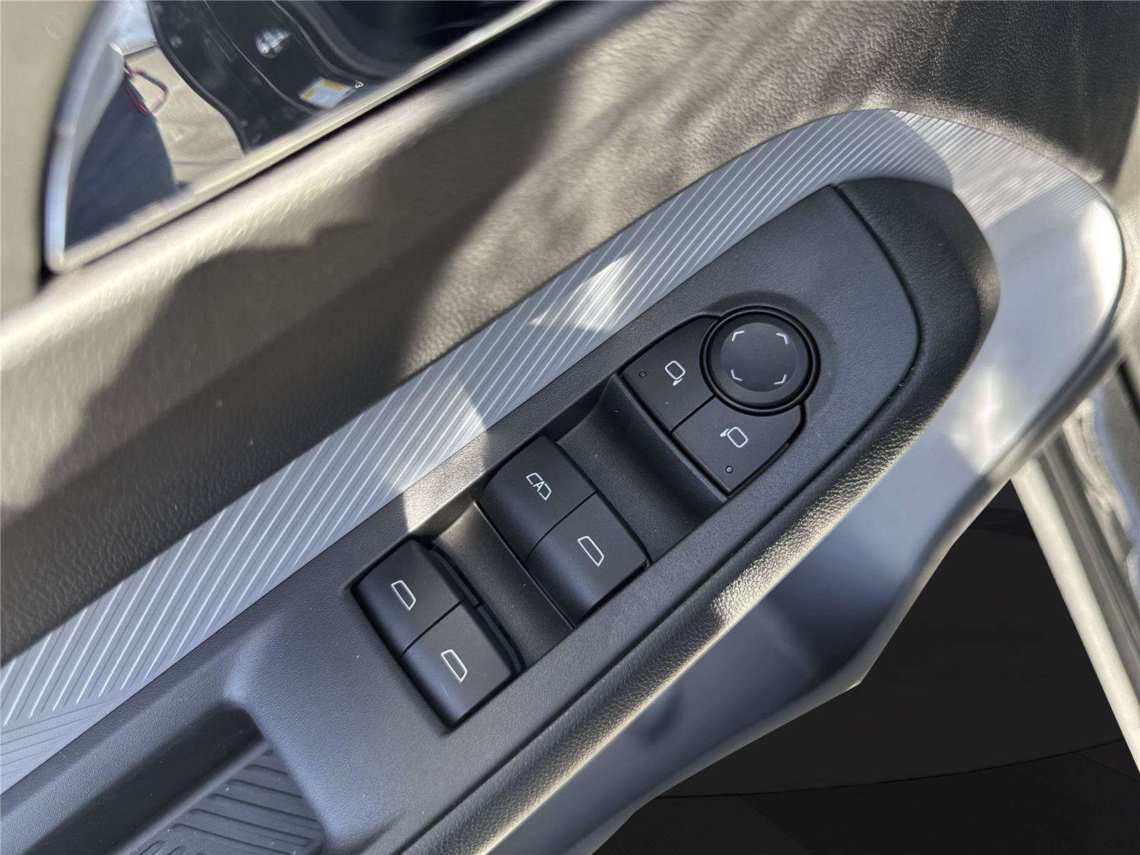 New 2027 Chevrolet Bolt RS w/ Technology Package FWD image 18