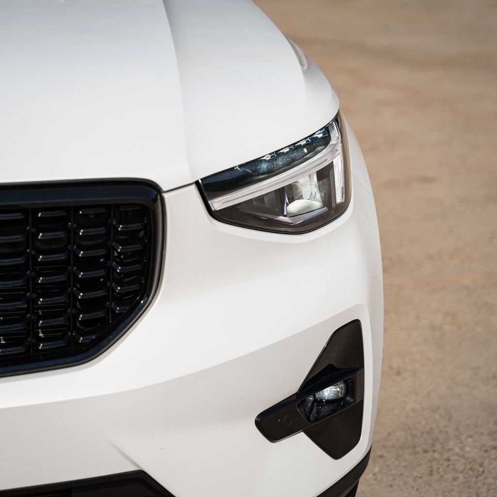 Certified 2023 Volvo XC40 B5 Plus w/ Protection Package Premier AWD/4WD image 3