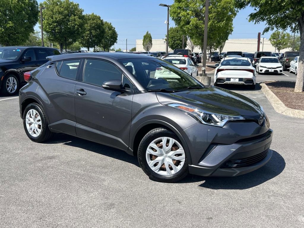 Used 2019 Toyota C-HR LE image 1