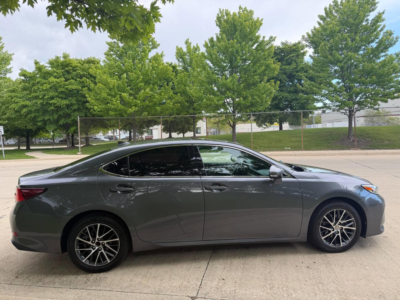 Used 2017 Lexus ES 350 w/ Luxury Package FWD image 7