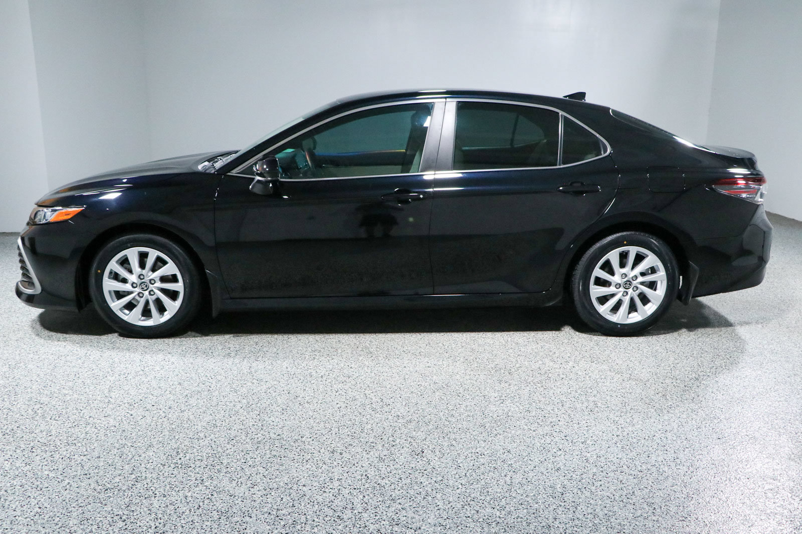 Used 2023 Toyota Camry LE FWD image 10