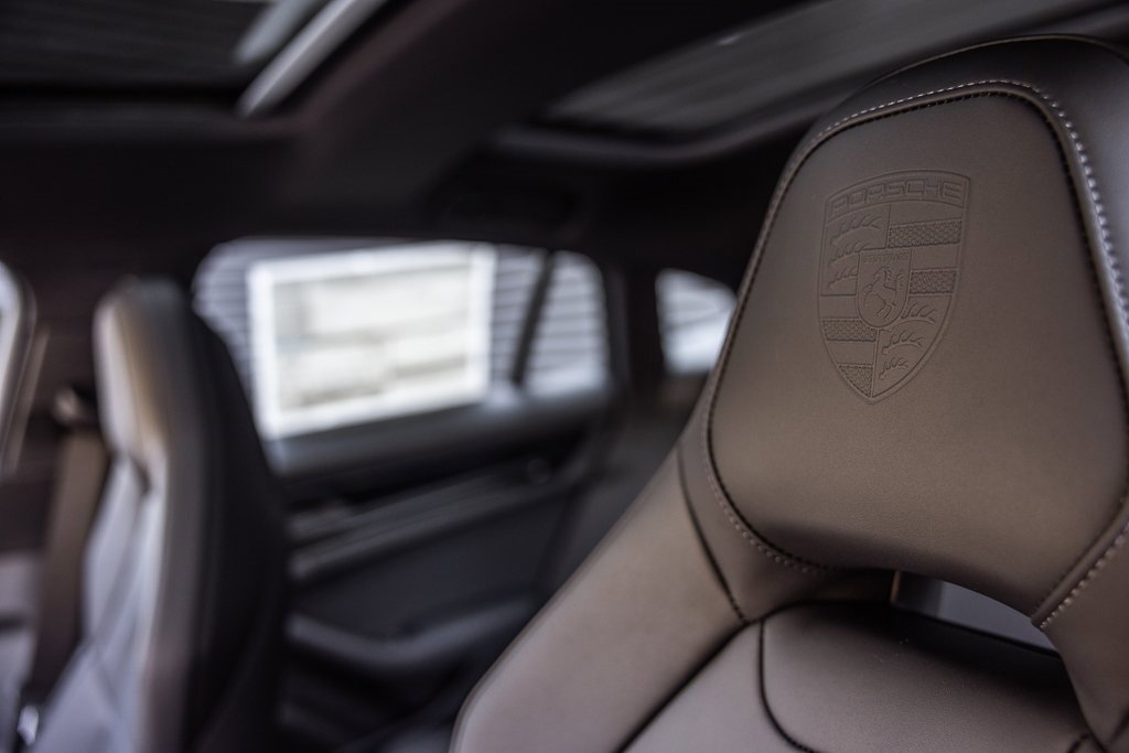 Used 2025 Porsche Panamera image 19