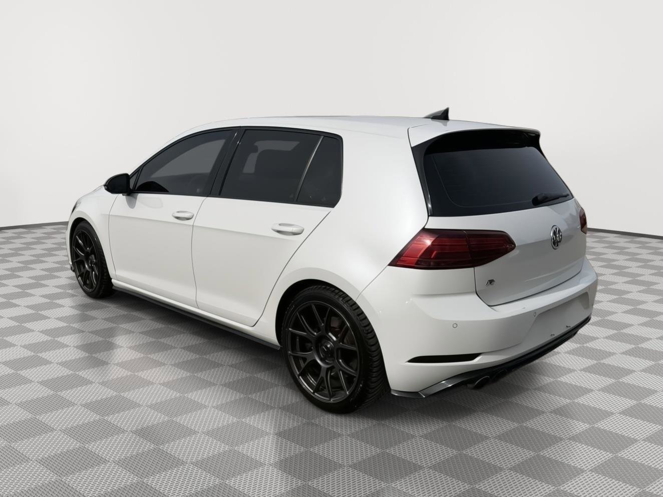 Used 2018 Volkswagen Golf R 4-Door image 3