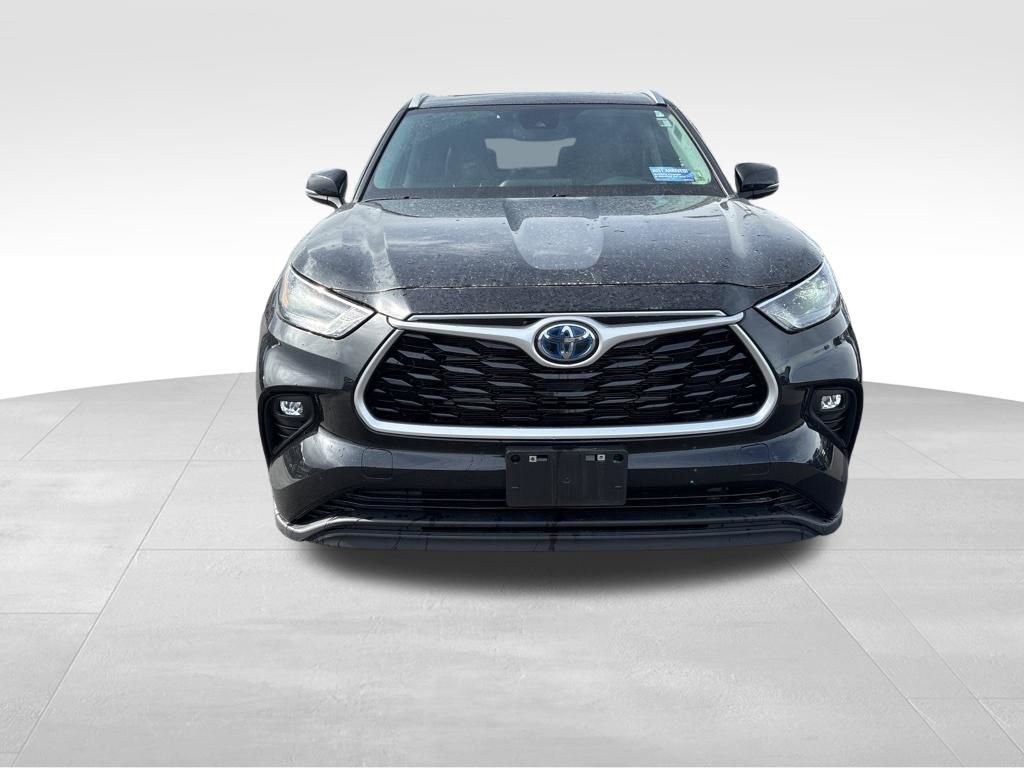 Used 2022 Toyota Highlander XLE image 3