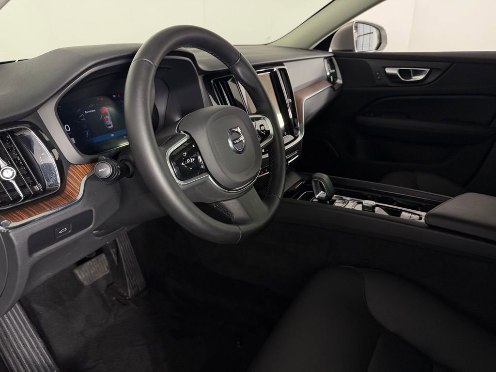 Used 2025 Volvo V60 B5 Cross Country Plus image 22