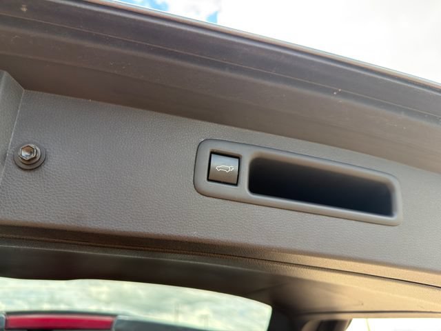 Used 2023 Toyota Highlander LE FWD image 16