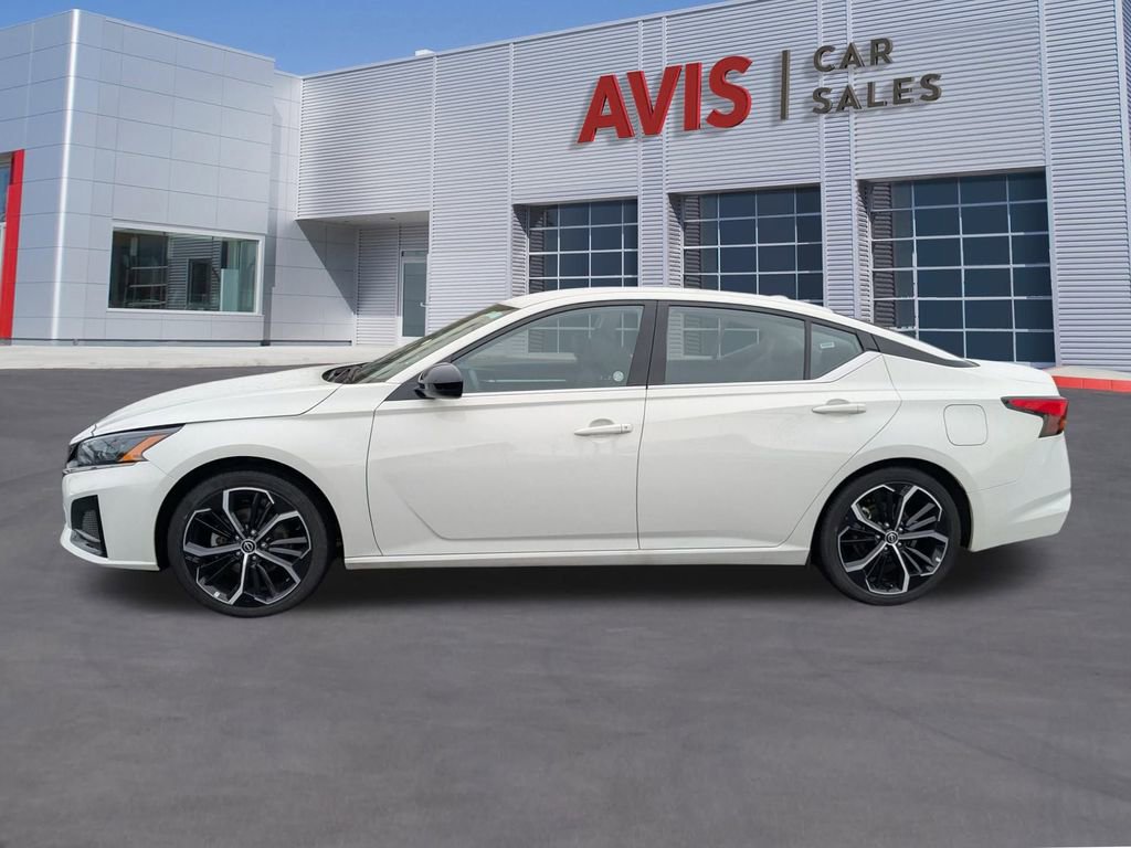 Used 2025 Nissan Altima 2.5 SR image 2