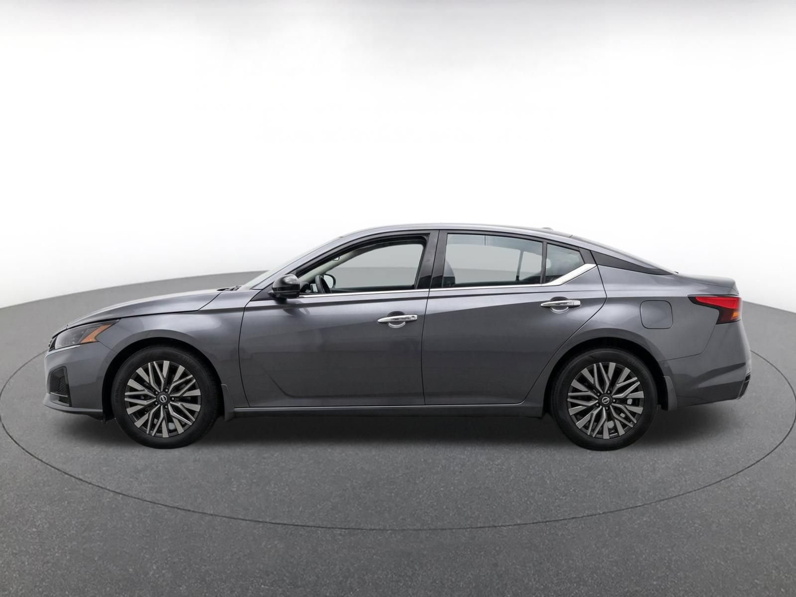 Used 2025 Nissan Altima 2.5 SV FWD image 4
