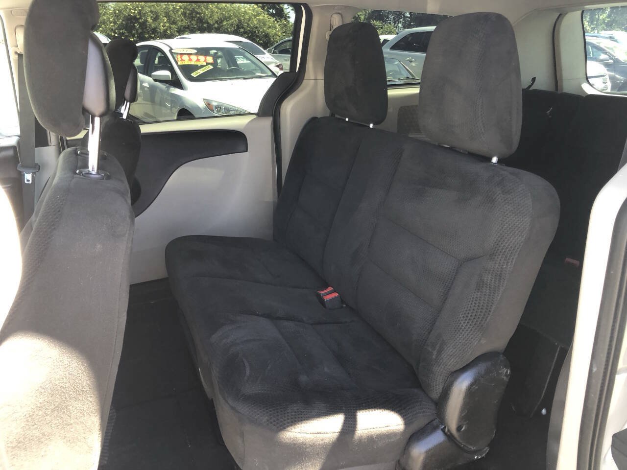 Used 2016 Dodge Grand Caravan American Value Package w/ UConnect Hands-Free Group FWD image 4