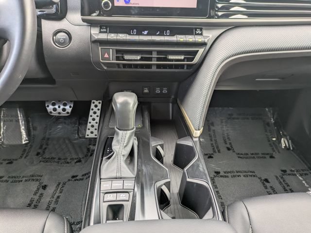 Used 2025 Toyota Camry SE AWD/4WD image 18