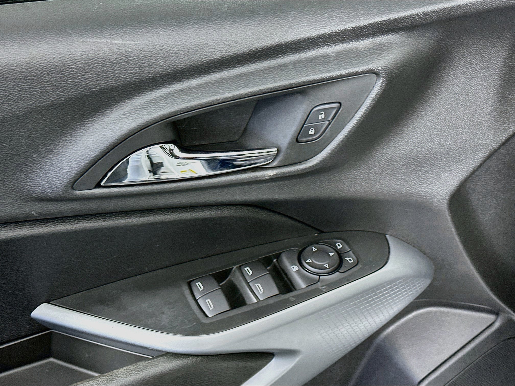 Used 2024 Chevrolet Trax LS FWD image 15