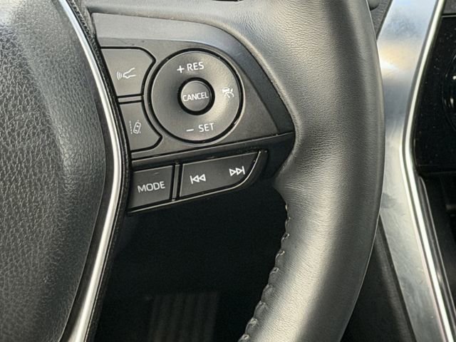 Used 2022 Toyota Venza LE image 12