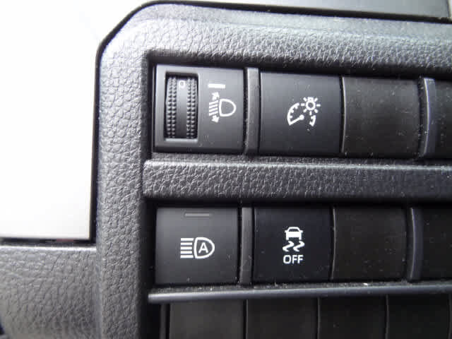 Used 2025 Toyota Tacoma SR5 AWD/4WD image 15