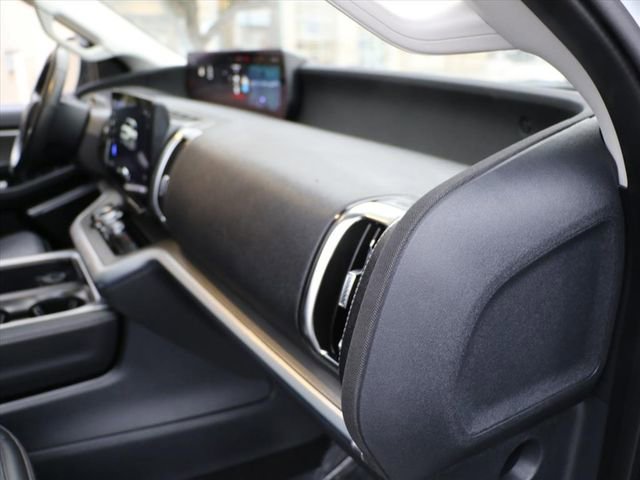 Used 2025 Ford Expedition Platinum image 11