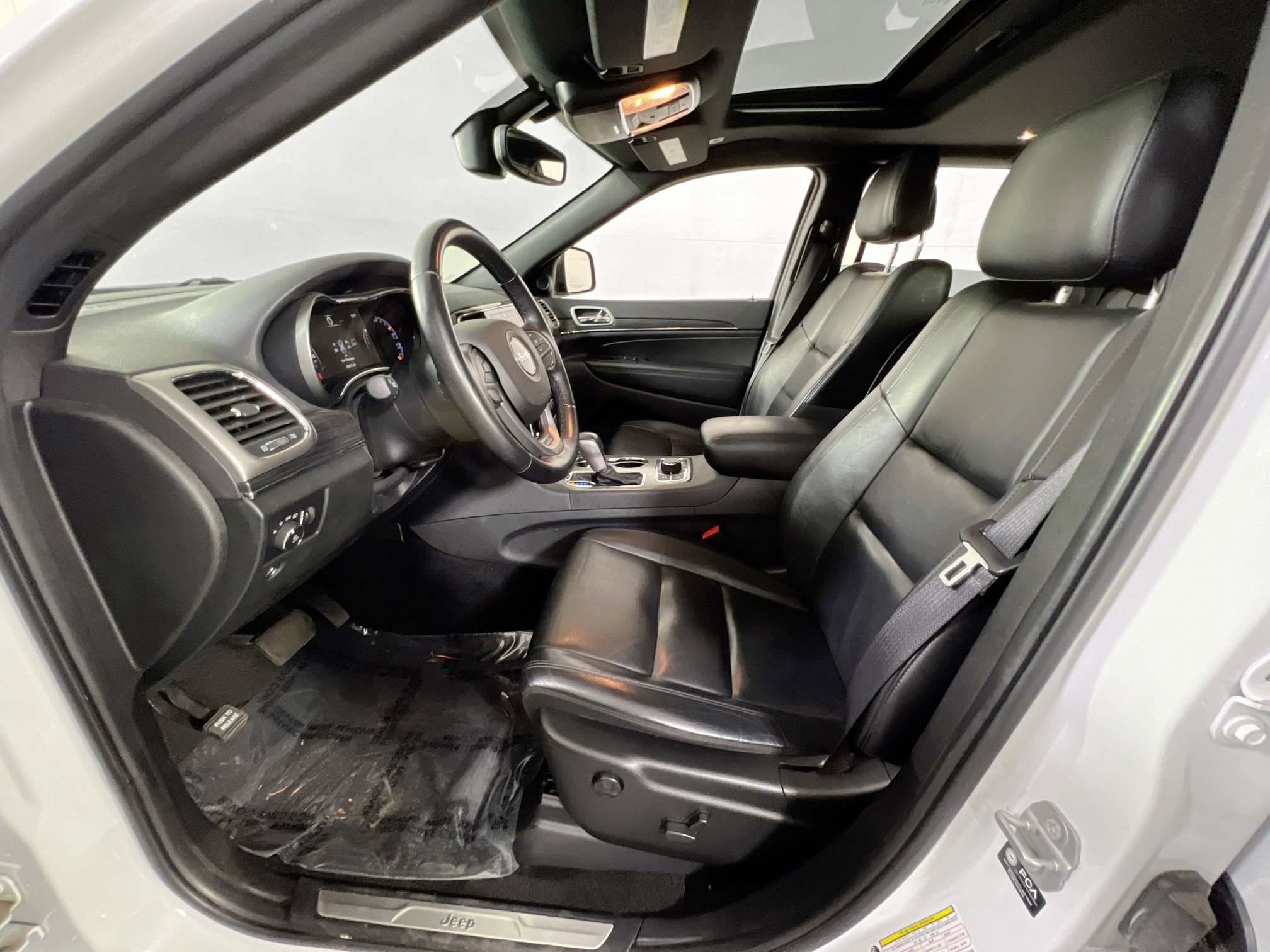 Used 2022 Jeep Grand Cherokee Limited AWD/4WD image 18
