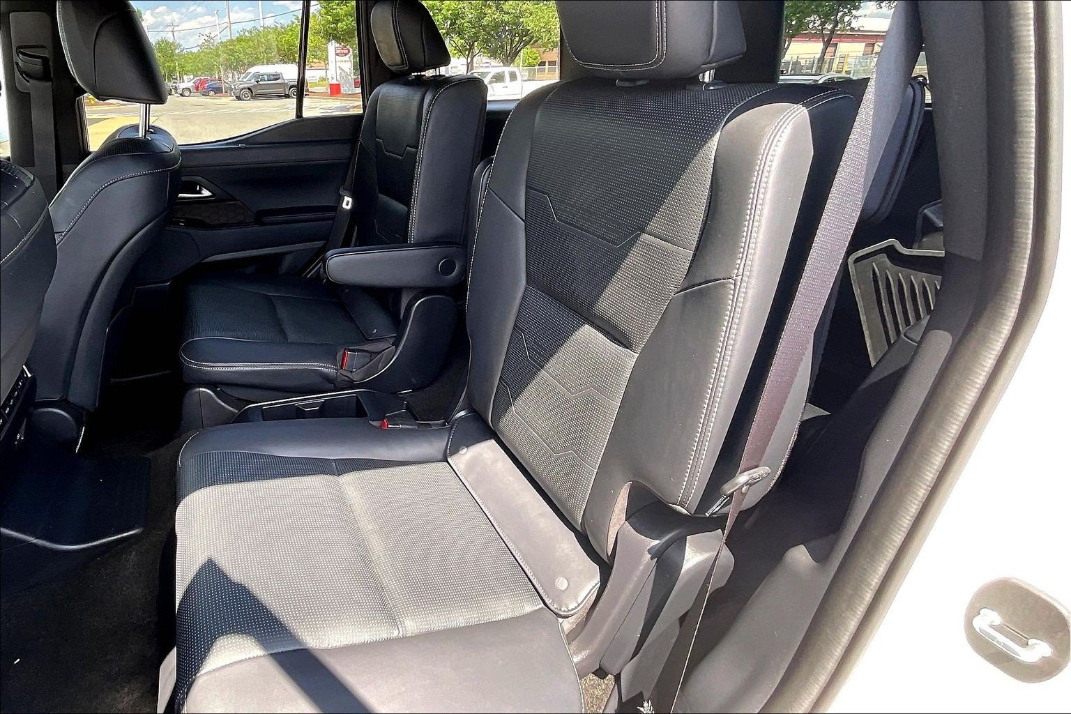 Used 2025 Lexus GX 550 w/ Accessory Package (2T) AWD/4WD image 30