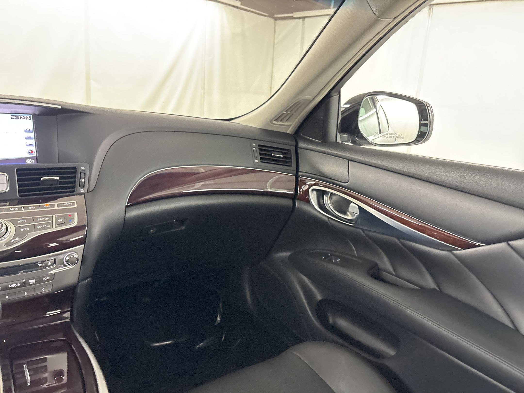 Used 2019 INFINITI Q70 Luxe image 30