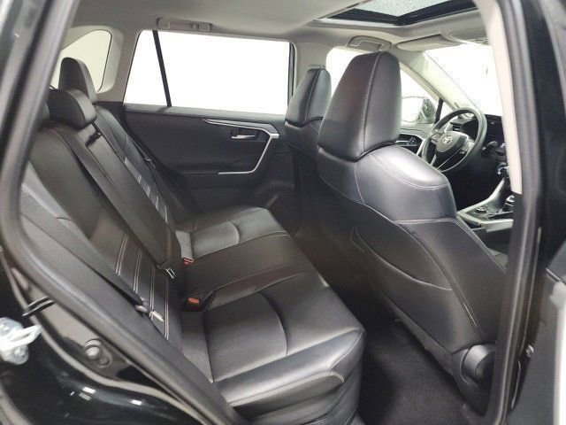 Used 2020 Toyota RAV4 Limited image 20