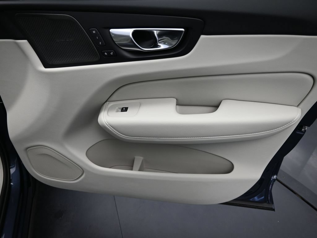 New 2026 Volvo XC60 B5 Ultra w/ Protection Package Premier AWD/4WD image 17