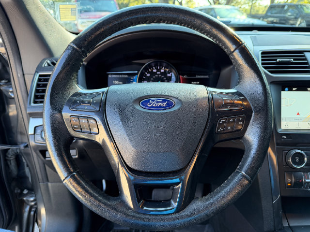Used 2018 Ford Explorer XLT w/ Equipment Group 202A FWD image 9
