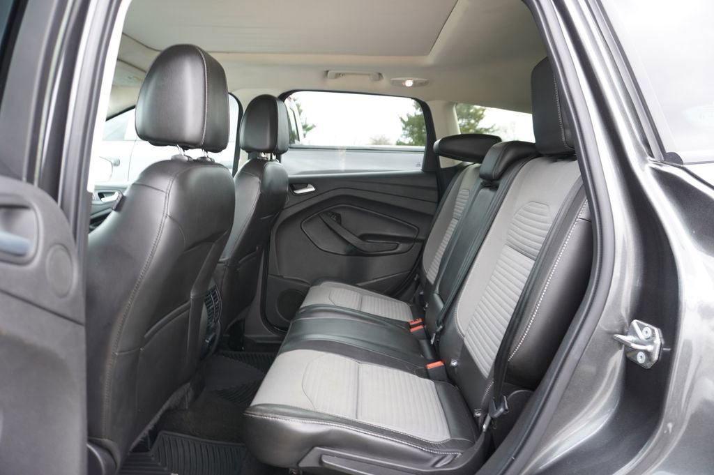 Used 2017 Ford Escape SE w/ Equipment Group 201A image 4