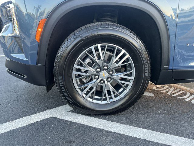 Used 2025 Chevrolet Traverse LT image 33