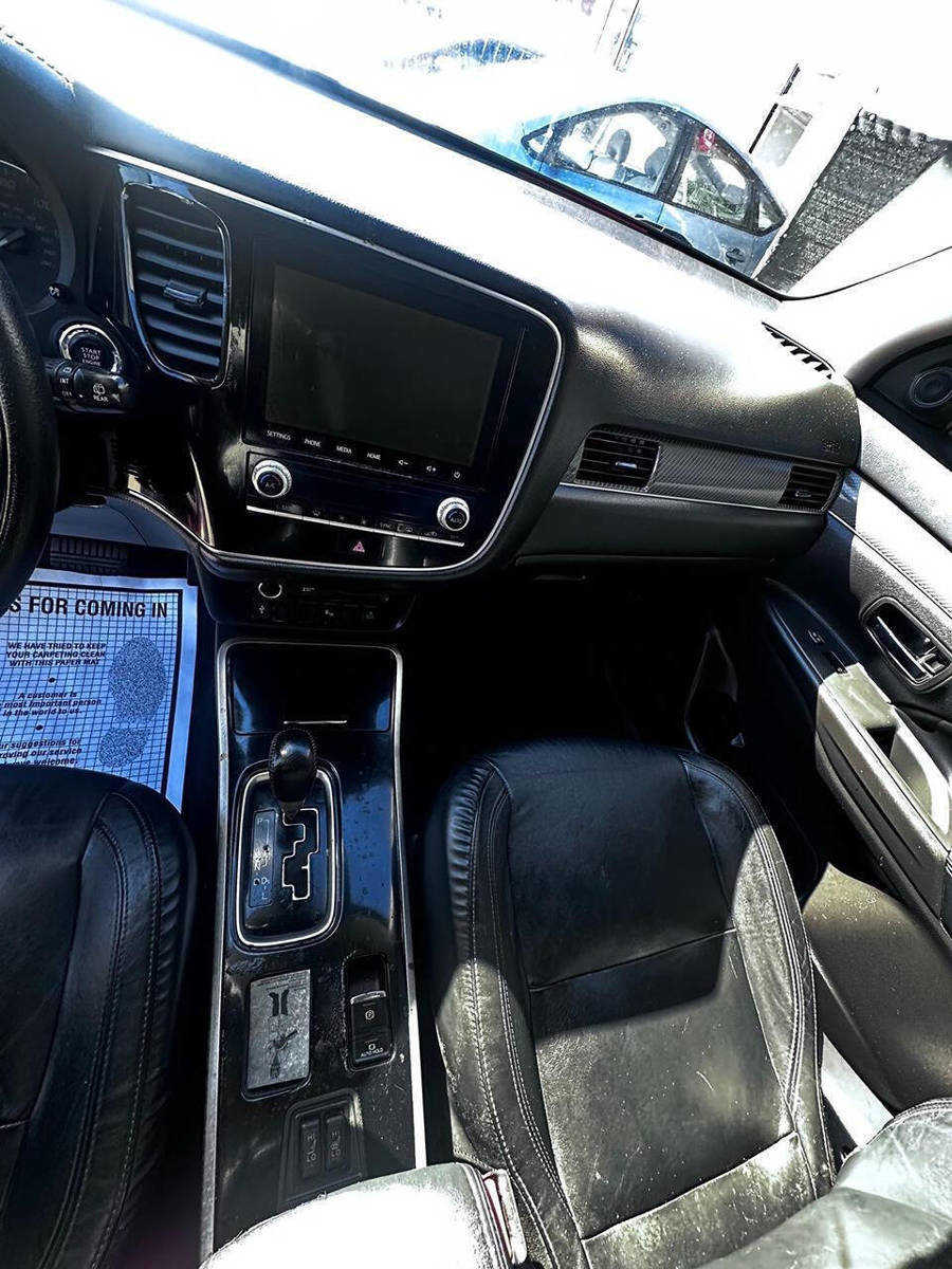 Used 2020 Mitsubishi Outlander SE FWD image 11