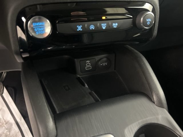 Used 2025 Ford Escape Platinum AWD/4WD image 21