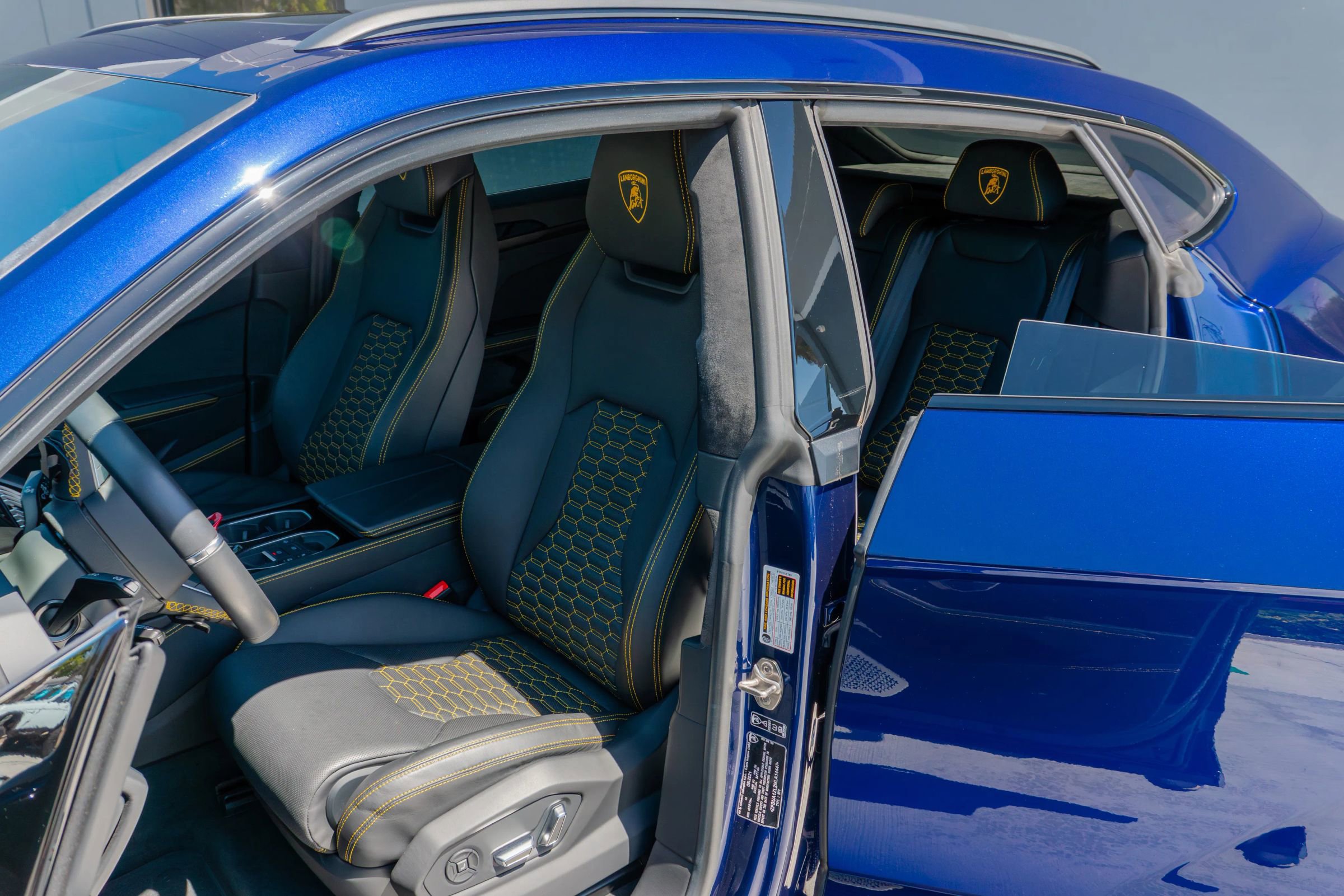 Used 2021 Lamborghini Urus AWD/4WD image 11