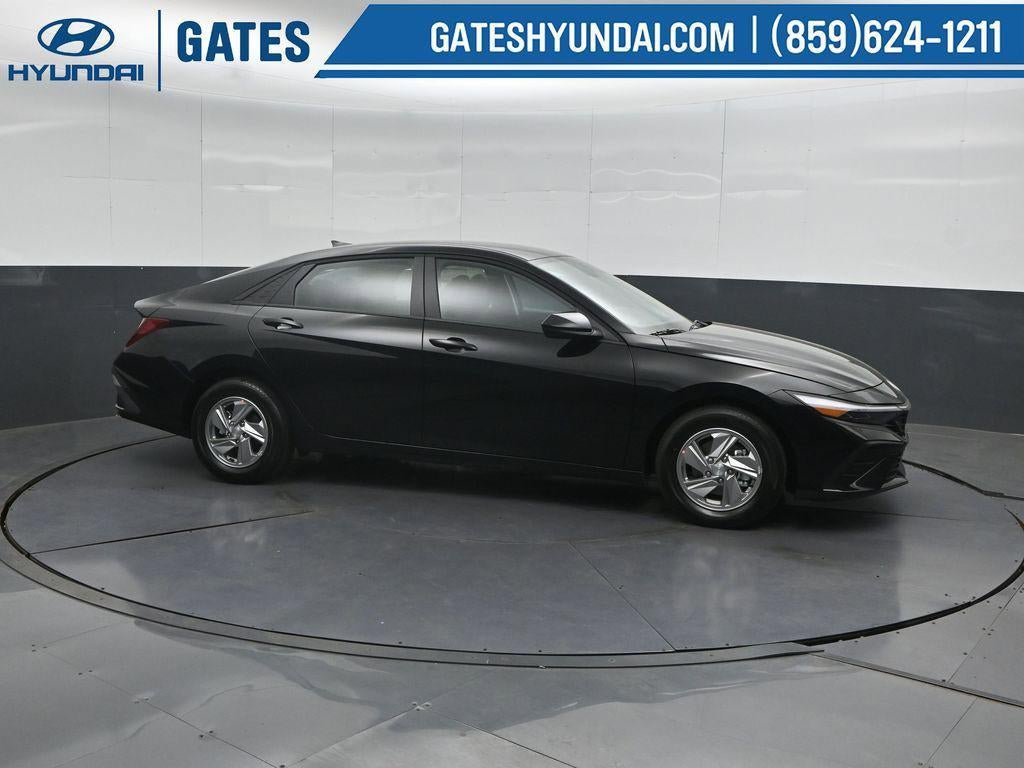 New 2026 Hyundai Elantra SE