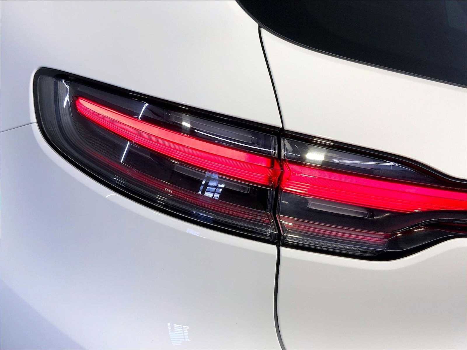 Certified 2023 Porsche Macan Turbo image 30