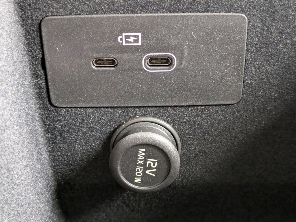 New 2026 Volvo XC90 B6 Ultra image 32