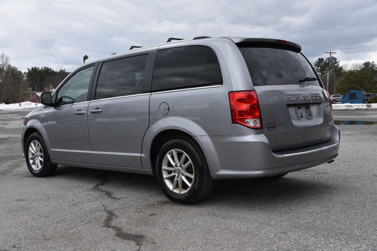 Used 2019 Dodge Grand Caravan SXT image 3