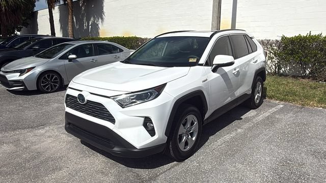 Used 2019 Toyota RAV4 XLE w/ Convenience Package AWD/4WD image 3