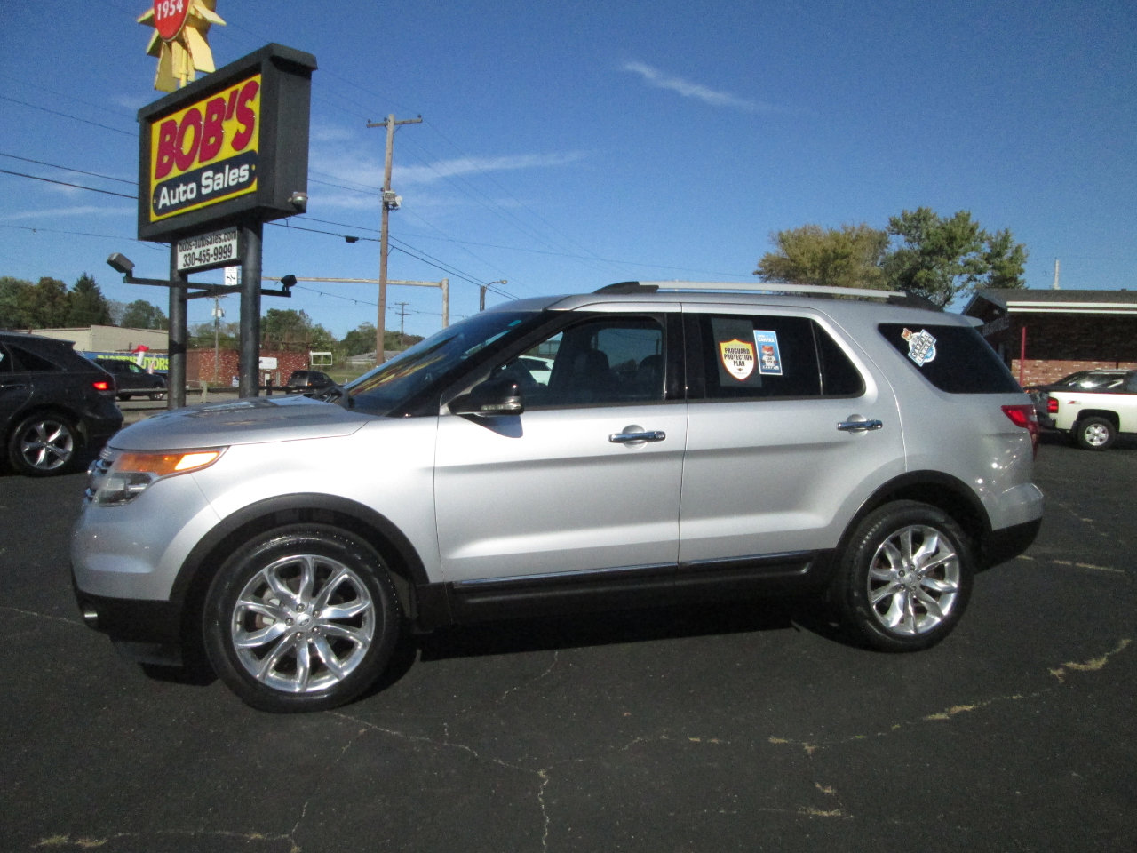 Used 2013 Ford Explorer XLT image 2