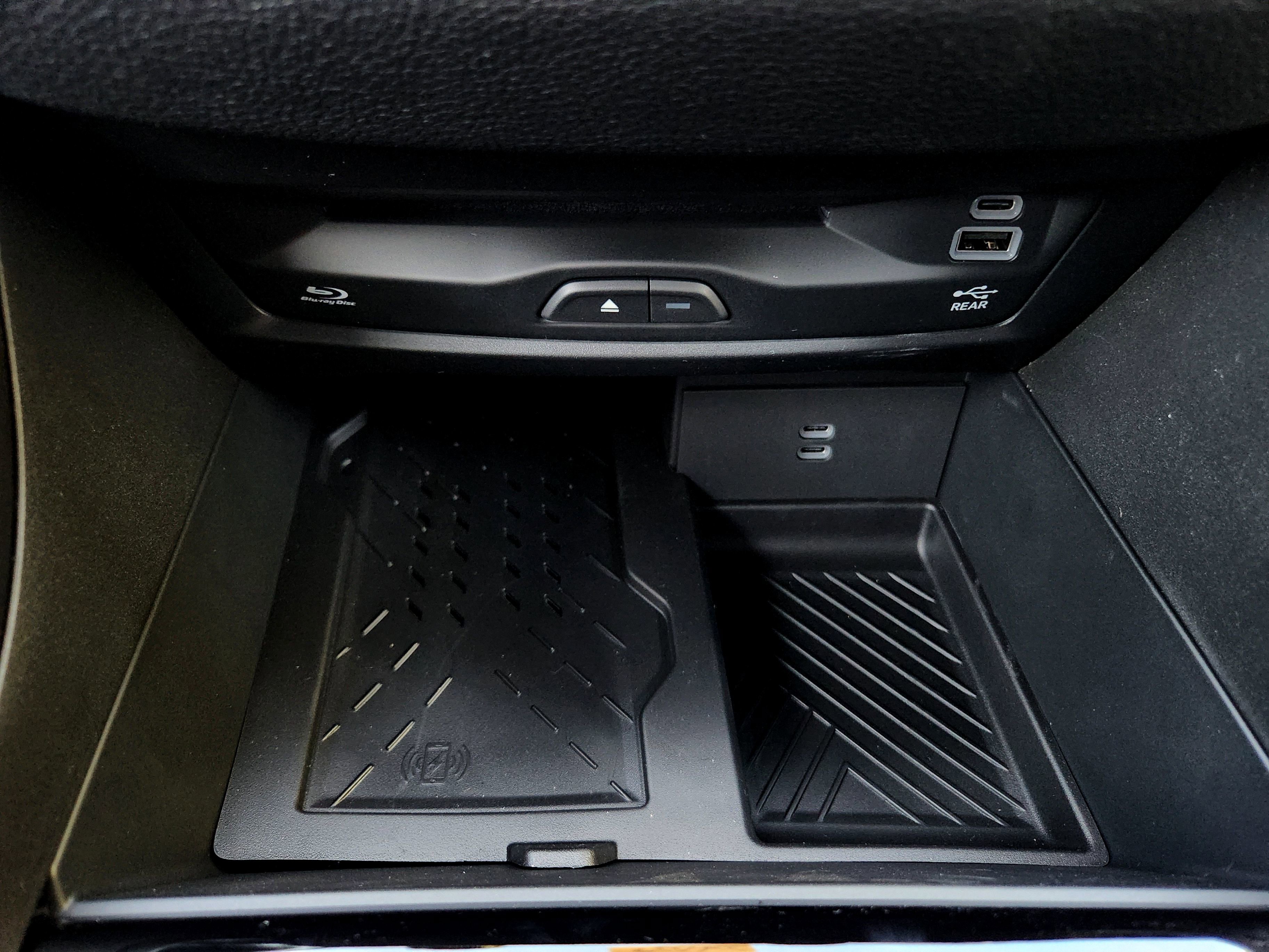 New 2026 Chrysler Pacifica Limited w/ Uconnect Theater Family Group image 30