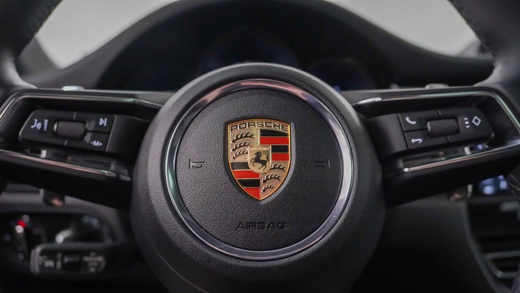 Used 2025 Porsche Macan AWD/4WD image 27