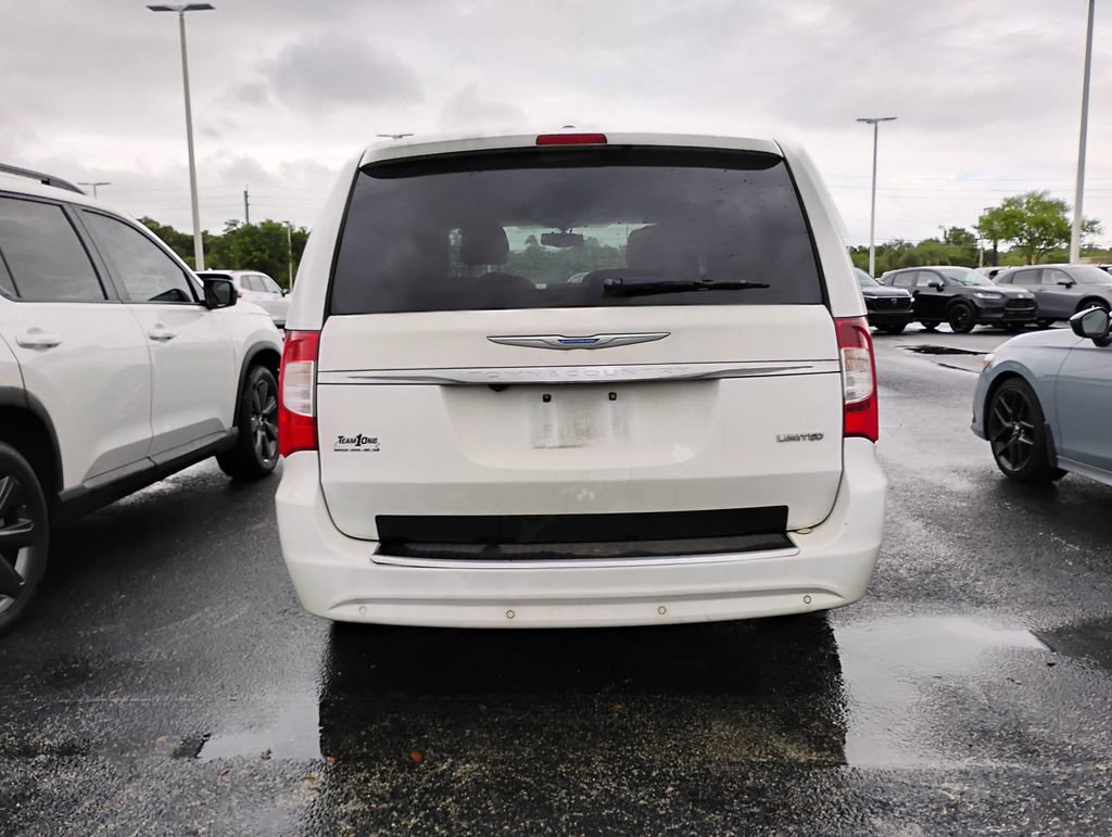 Used 2015 Chrysler Town & Country Limited Platinum image 5