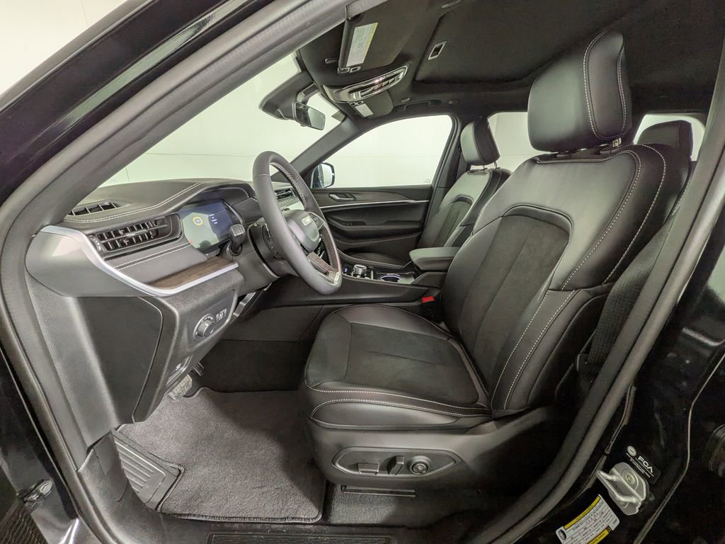 New 2026 Jeep Grand Cherokee Altitude AWD/4WD image 16