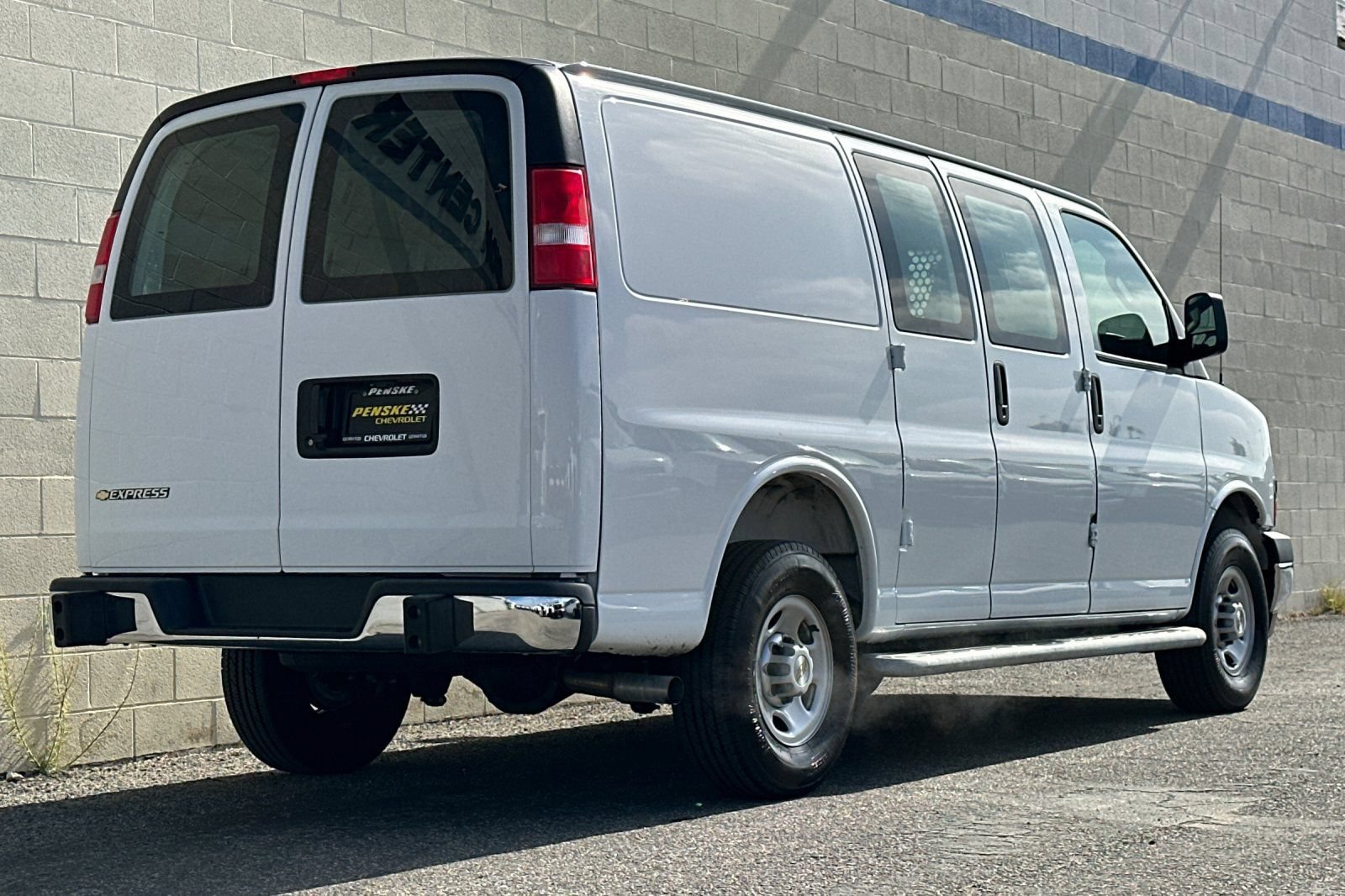 Used 2025 Chevrolet Express 2500 w/ Driver Convenience Package RWD image 4