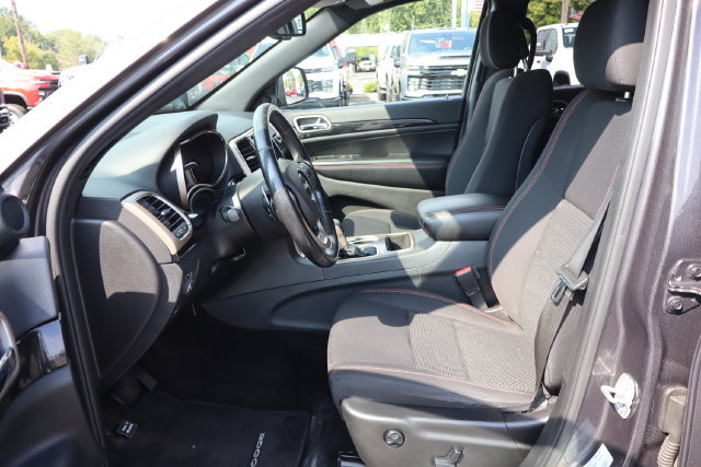 Used 2016 Jeep Grand Cherokee Laredo 75th Anniversary AWD/4WD image 4