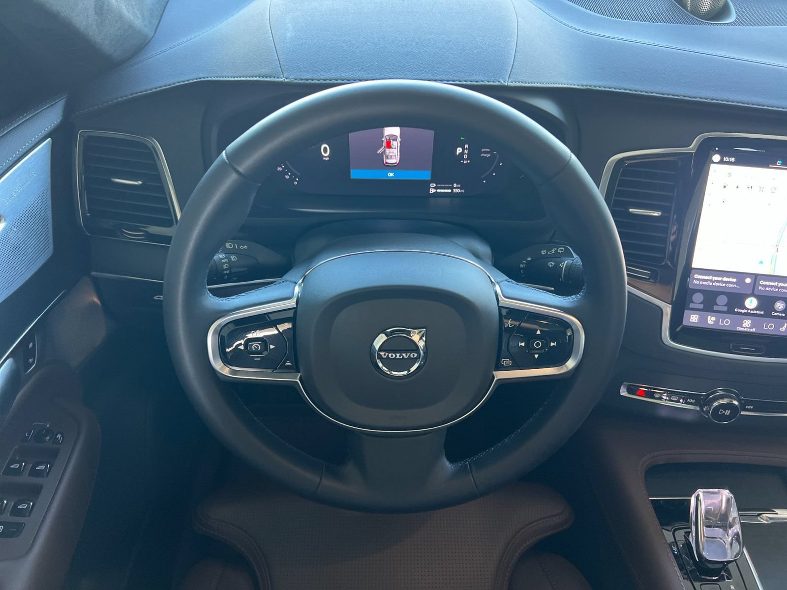 Certified 2023 Volvo XC90 T8 Ultimate w/ Lounge Package AWD/4WD image 18
