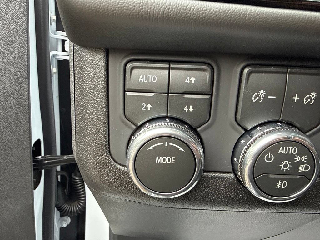Used 2026 GMC Yukon XL Denali w/ Advanced Technology Package AWD/4WD image 29