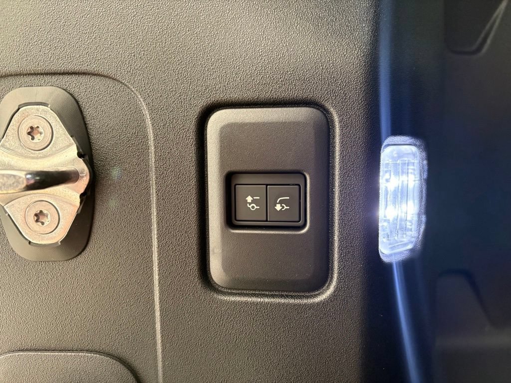 New 2026 Land Rover Defender 110 AWD/4WD image 19