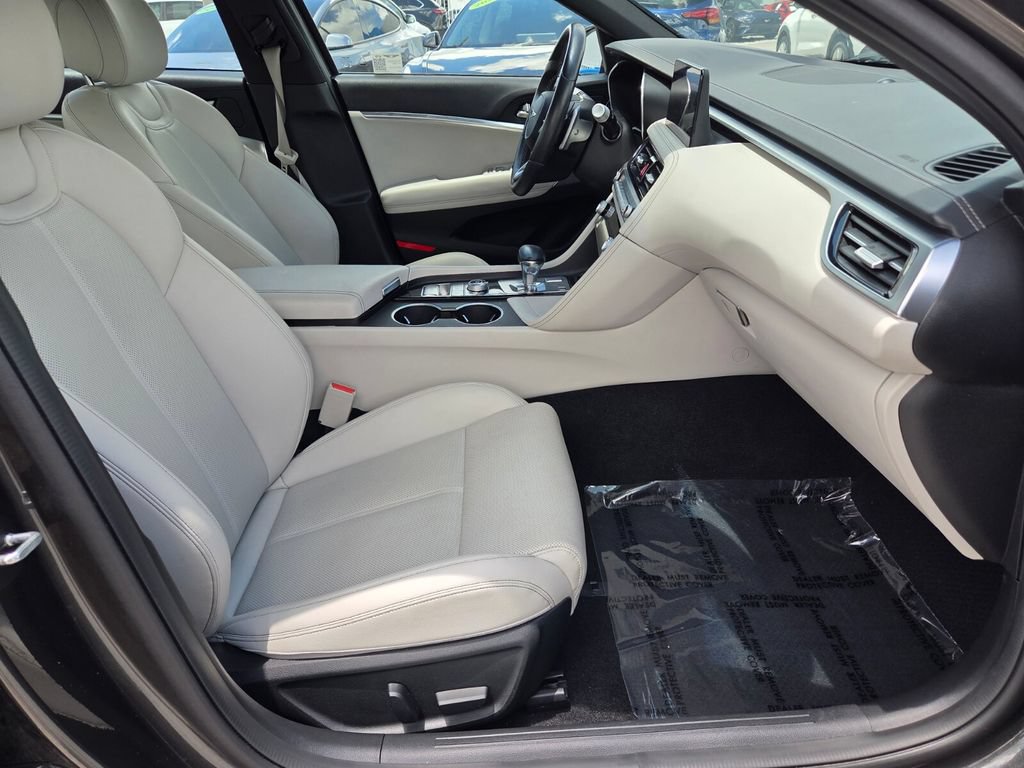 Used 2025 Genesis G70 2.5T RWD image 14