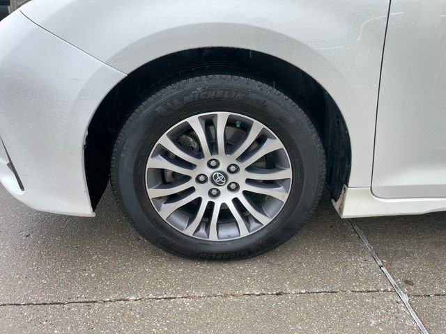 Used 2019 Toyota Sienna XLE FWD image 30