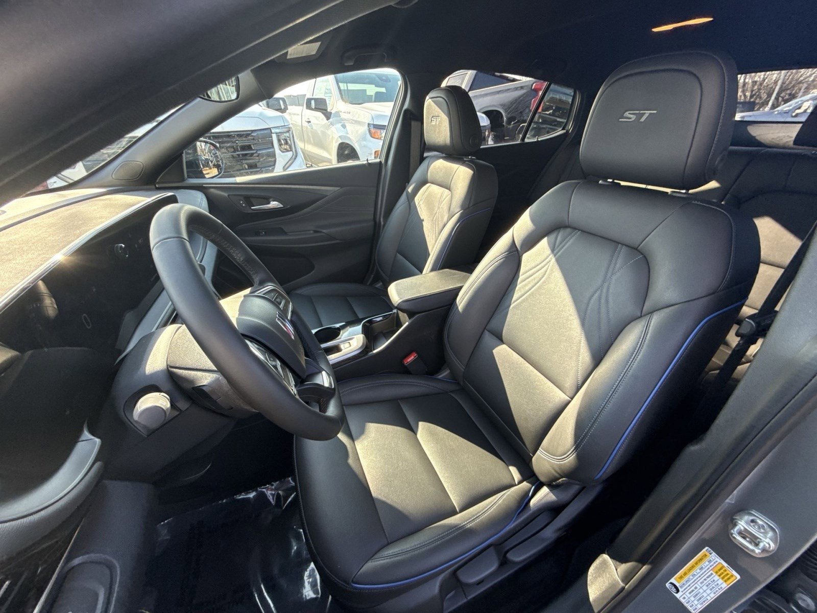 Used 2025 Buick Envista Sport Touring image 13