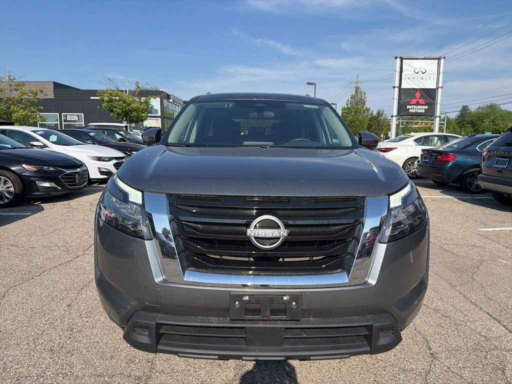 Used 2025 Nissan Pathfinder SV AWD/4WD image 2