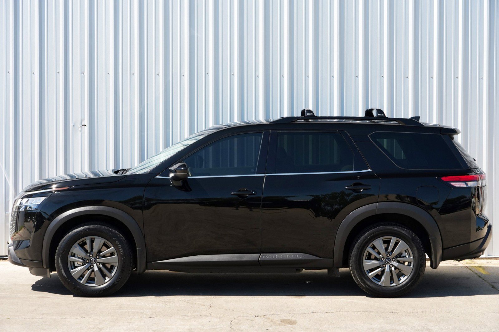 Used 2022 Nissan Pathfinder SV w/ SV Premium Package image 46